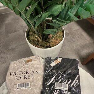 PINK Victoria's Secret Black and Cream Crop Top